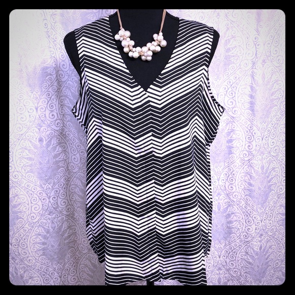 Banana Republic Tops - Banana Republic Open Back Black & White Top